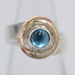 Crossover ring with gemstone