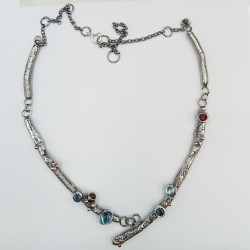 This option is set with garnet facets, Swiss and London blue topaz